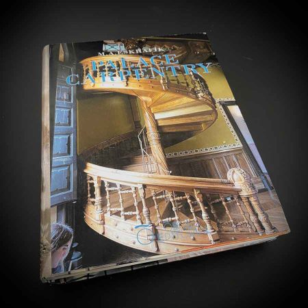 portada libro ficticio PALACE CARPENTRY, fotografia de una escalera antigua en forma de caracola